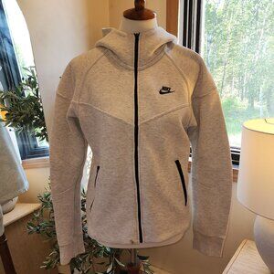 WOMEN'S NIKE SPORTSWEAR TECH FLEECE WINDRUNNER FULL-ZIP HOODIE LIGHT GREY/ BLACK